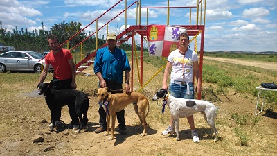 PODIUM 800M 1DICKcentro2FLYderecha3PANTERAizquierda