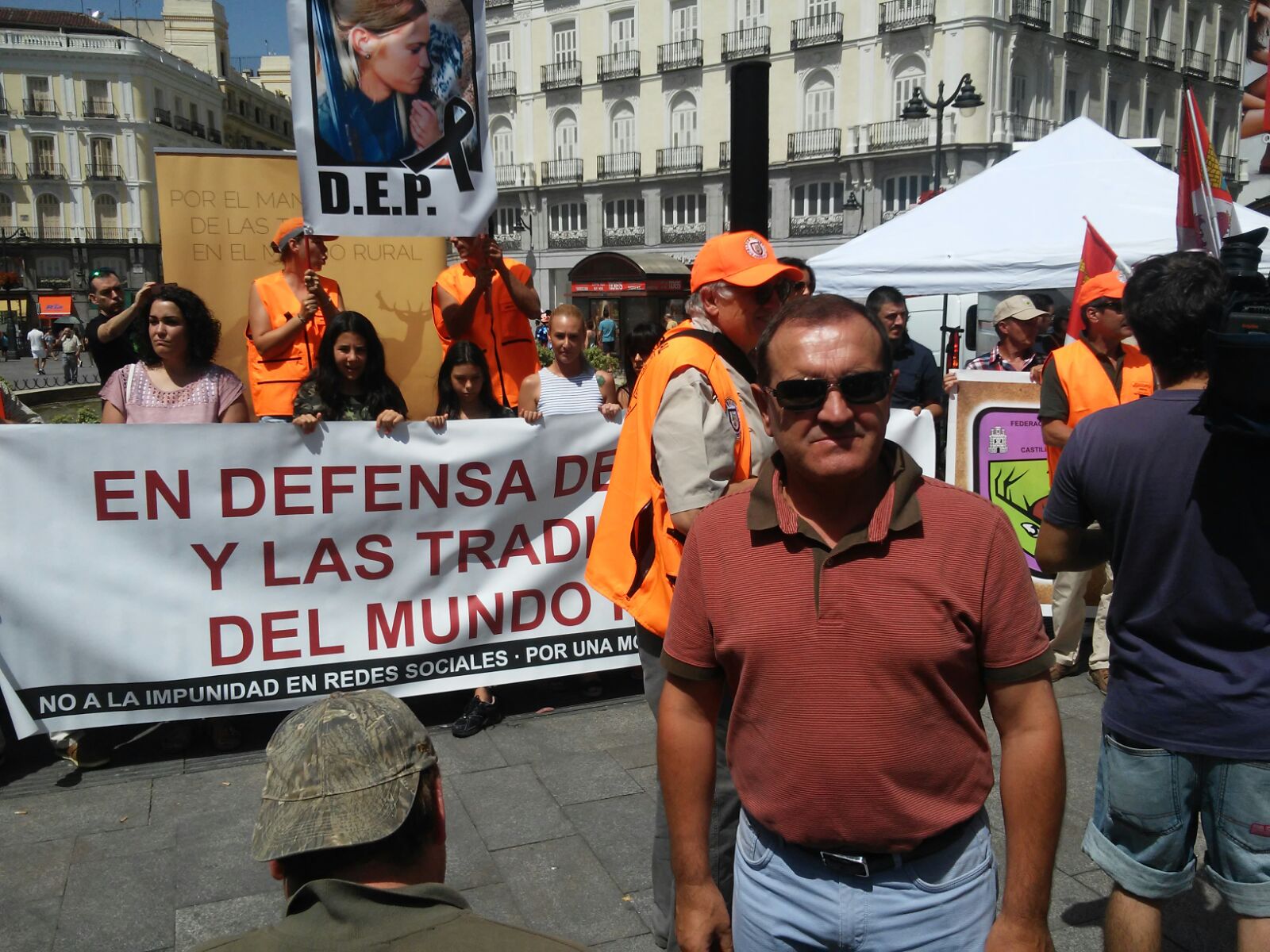 MILES DE CAZADORES, SE CONCENTRAN EN MADRID, CONTRA EL ACOSO QUE SUFREN EN LAS REDES SOCIALES