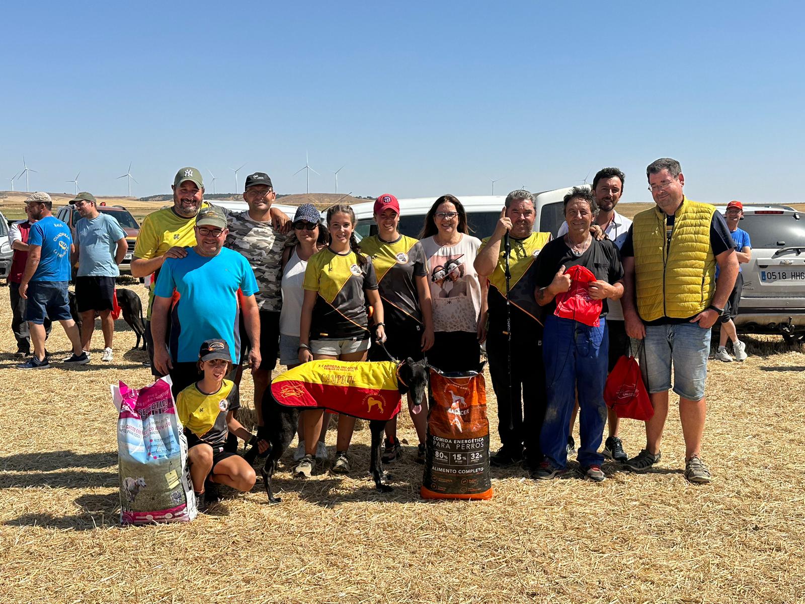 PAREDES DE NAVA CELEBRA SU X CARRERA DE GALGOS INFANTIL